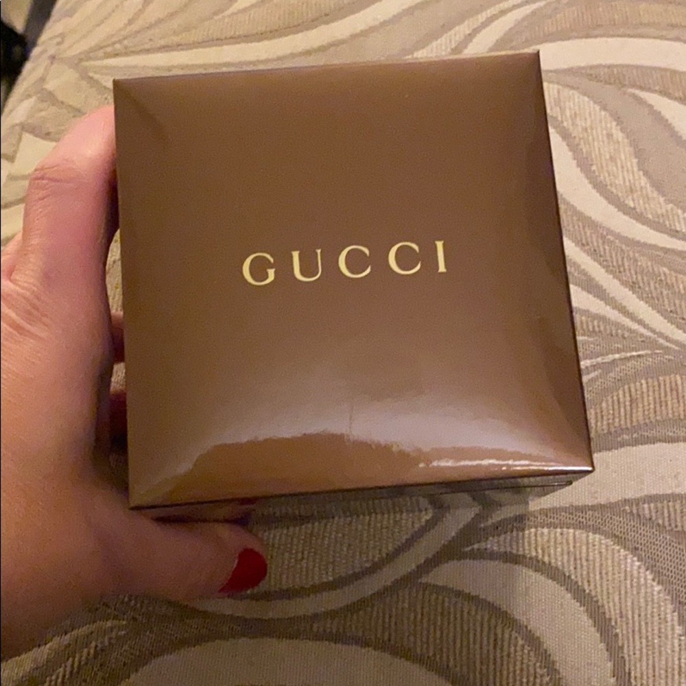 Louis Vuitton box Shiny exterior